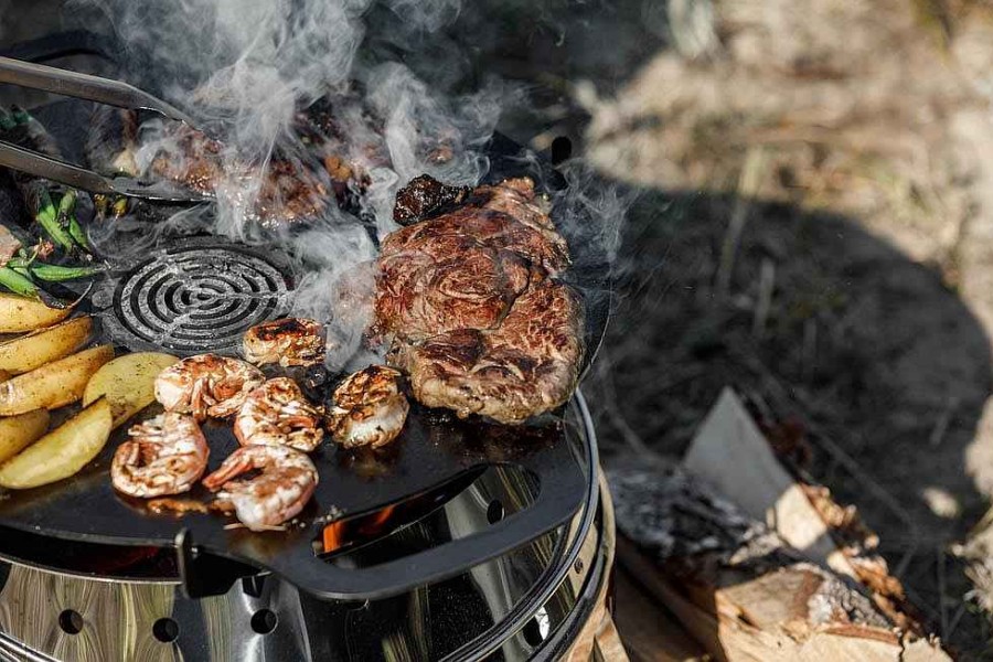 Grills | Petromax Setzen Sie Die Atago-Grillplatte Ein